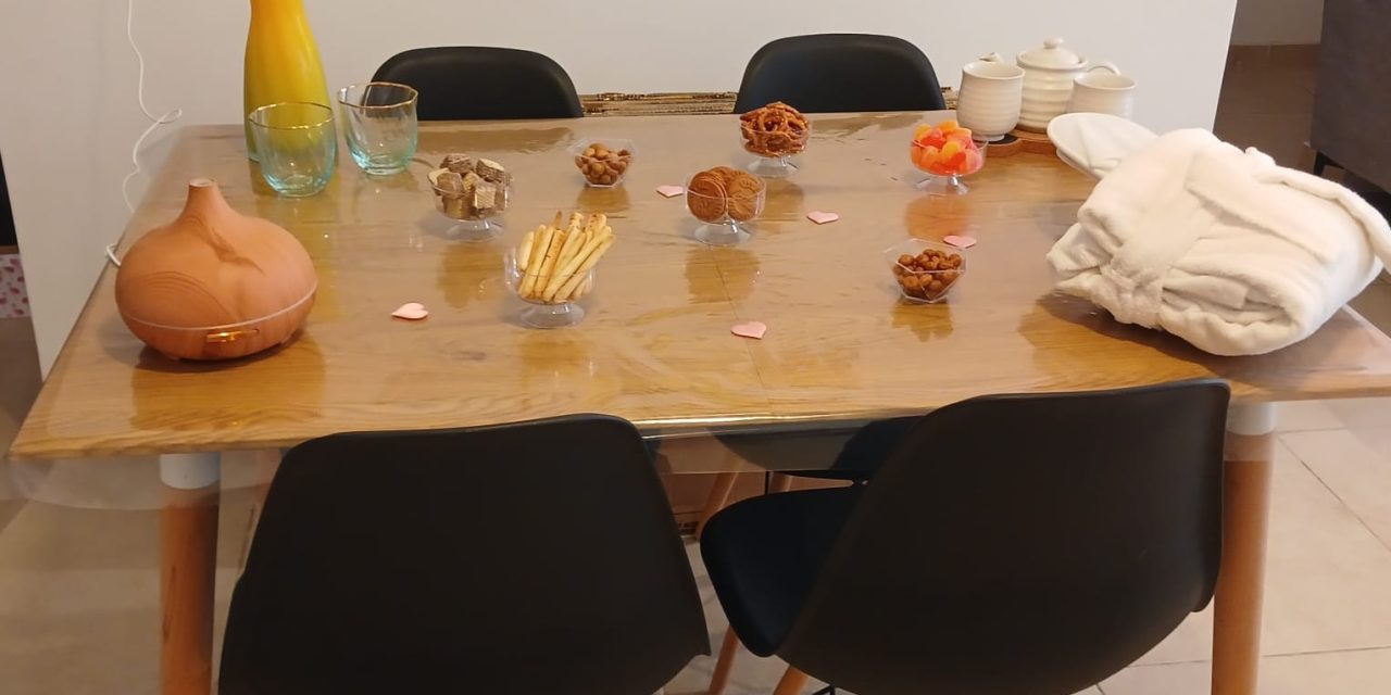 larisa-massage-table-with-food
